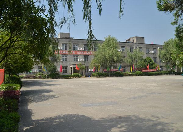 四、一流的军事基地
