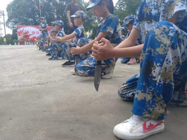 1.军事特训  